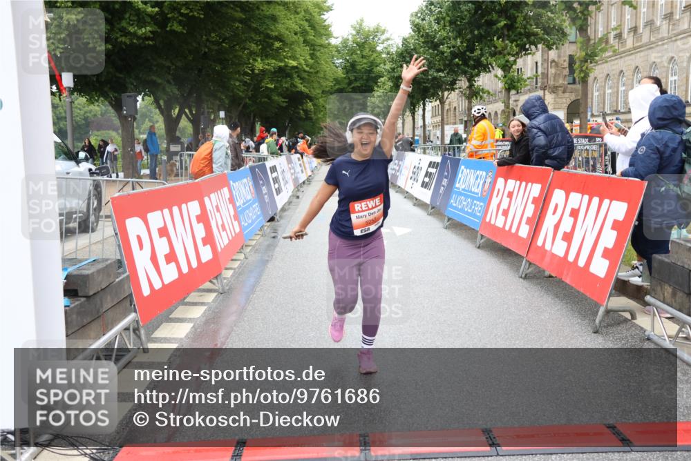 14.06.2026 - REWE Women's Run Strokosch-Dieckow http://msf.ph/oto/9761686 14.06.2026 11:13:39 Ziel 5057, 5252, 5537, 5564, 5645, 5678, 5726, 5955, 6033, 6059 meine-sportfotos.de