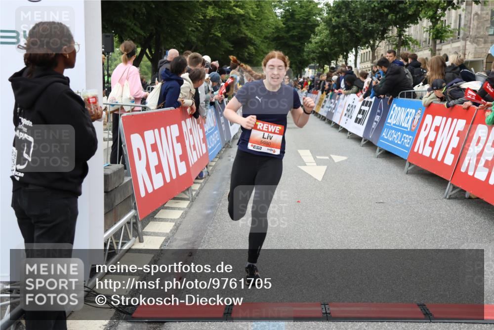 14.06.2026 - REWE Women's Run Strokosch-Dieckow http://msf.ph/oto/9761705 14.06.2026 10:58:34 Ziel 5107, 5303, 5871, 5898, 5980 meine-sportfotos.de