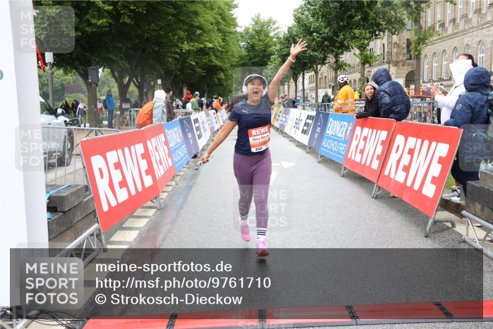 14.06.2026 - REWE Women's Run Strokosch-Dieckow http://msf.ph/oto/9761710 14.06.2026 11:13:39 Ziel 5057, 5252, 5537, 5564, 5645, 5678, 5726, 5955, 6033, 6059 meine-sportfotos.de