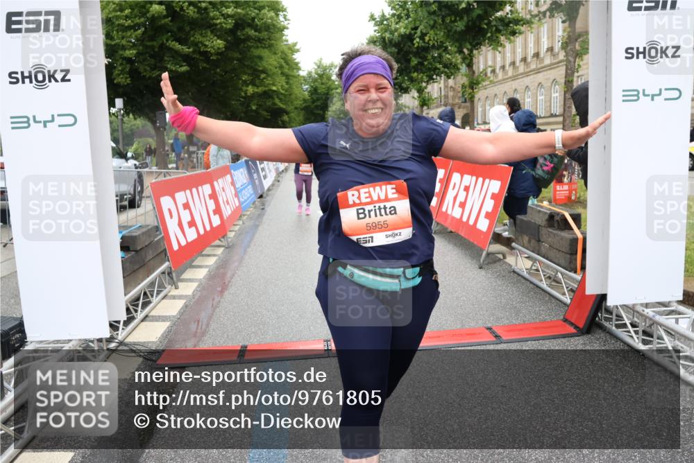14.06.2026 - REWE Women's Run Strokosch-Dieckow http://msf.ph/oto/9761805 14.06.2026 11:13:36 Ziel 5057, 5252, 5537, 5564, 5645, 5678, 5726, 5936, 5955, 6033, 6059 meine-sportfotos.de