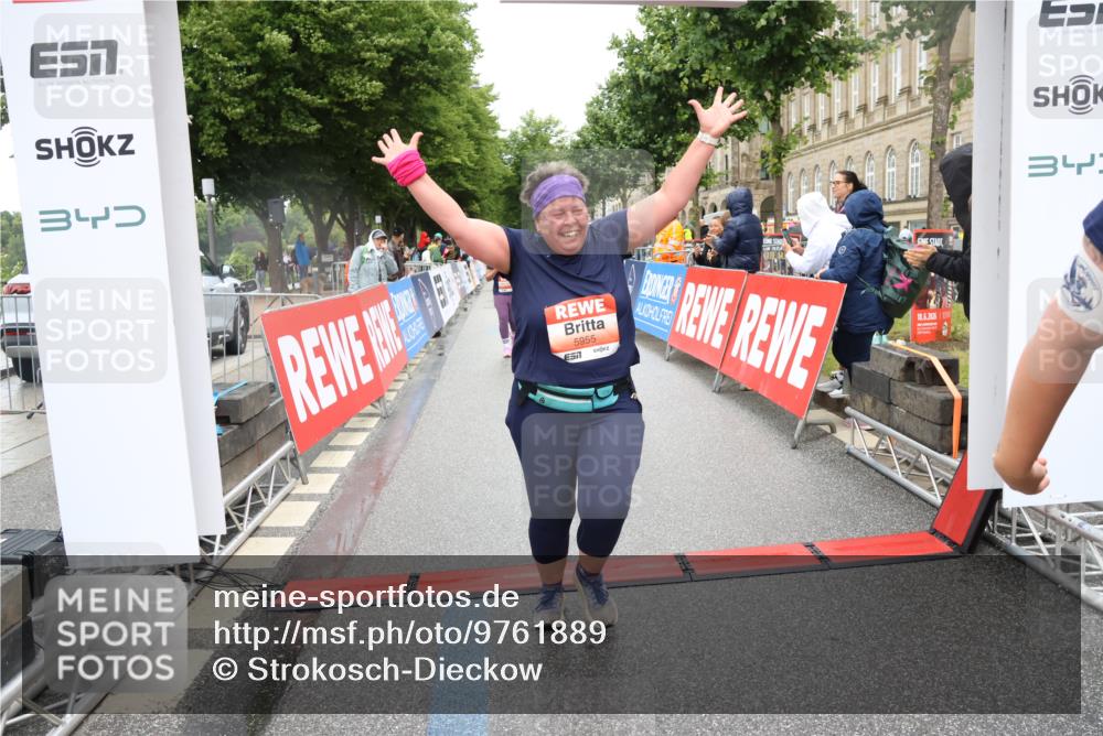 14.06.2026 - REWE Women's Run Strokosch-Dieckow http://msf.ph/oto/9761889 14.06.2026 11:13:36 Ziel 5057, 5252, 5537, 5564, 5645, 5678, 5726, 5936, 5955, 6033, 6059 meine-sportfotos.de