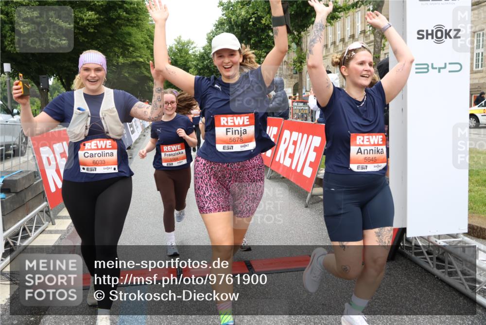 14.06.2026 - REWE Women's Run Strokosch-Dieckow http://msf.ph/oto/9761900 14.06.2026 11:13:34 Ziel 5057, 5383, 5537, 5564, 5645, 5678, 5726, 5936, 5955, 6033, 6059 meine-sportfotos.de
