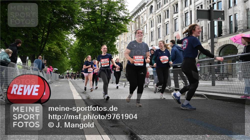 14.06.2026 - REWE Women's Run J. Mangold http://msf.ph/oto/9761904 14.06.2026 11:07:11 Ziel 5116, 5118, 5119, 5122, 5281, 5412, 5476, 5502, 5728, 5803, 5808 meine-sportfotos.de