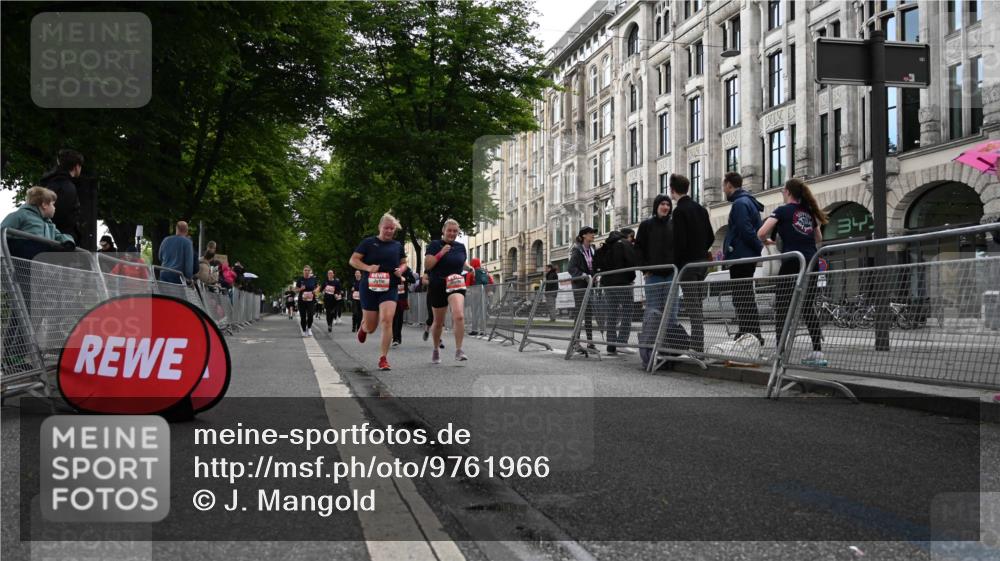 14.06.2026 - REWE Women's Run J. Mangold http://msf.ph/oto/9761966 14.06.2026 11:07:23 Ziel 5114, 5384, 5385, 5908, 5909 meine-sportfotos.de