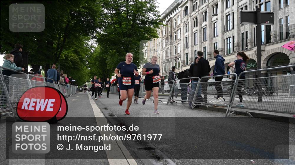 14.06.2026 - REWE Women's Run J. Mangold http://msf.ph/oto/9761977 14.06.2026 11:07:24 Ziel 5114, 5384, 5385, 5908, 5909 meine-sportfotos.de
