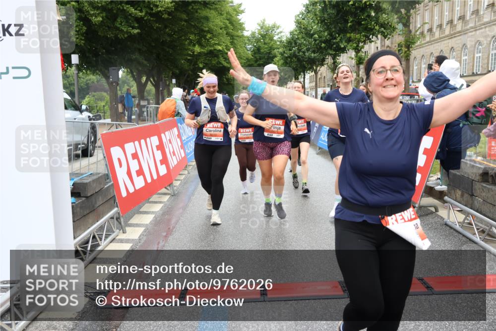 14.06.2026 - REWE Women's Run Strokosch-Dieckow http://msf.ph/oto/9762026 14.06.2026 11:13:32 Ziel 5365, 5383, 5537, 5564, 5645, 5678, 5726, 5936, 5955, 6033, 6059 meine-sportfotos.de