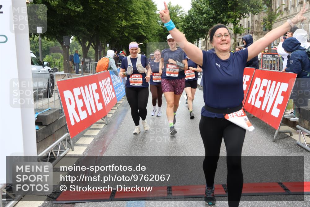 14.06.2026 - REWE Women's Run Strokosch-Dieckow http://msf.ph/oto/9762067 14.06.2026 11:13:32 Ziel 5365, 5383, 5537, 5564, 5645, 5678, 5726, 5936, 5955, 6033, 6059 meine-sportfotos.de