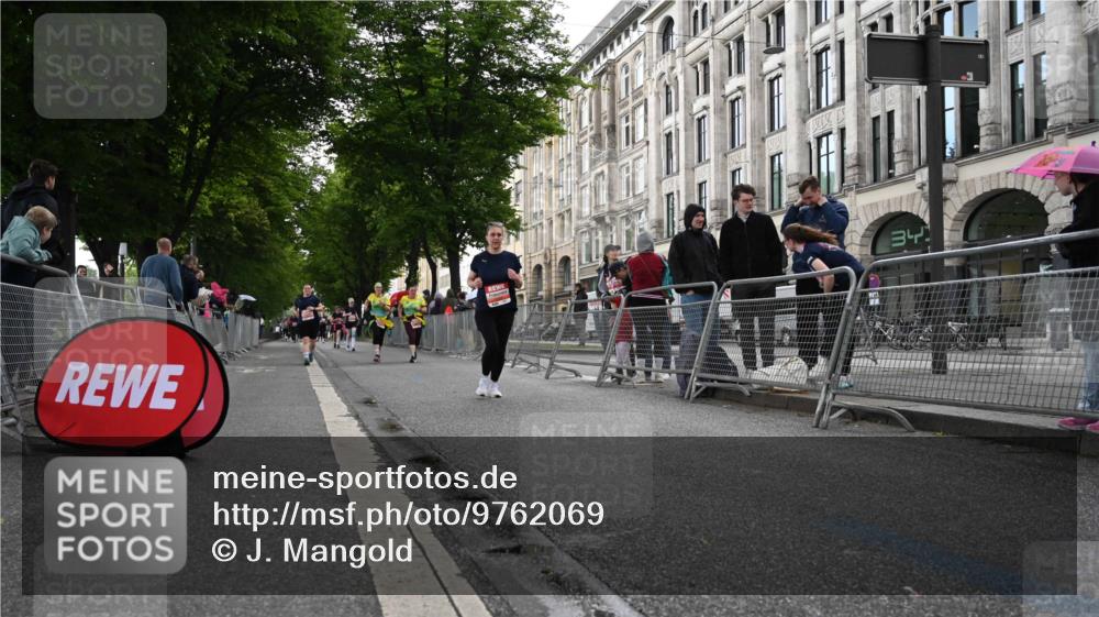 14.06.2026 - REWE Women's Run J. Mangold http://msf.ph/oto/9762069 14.06.2026 11:07:32 Ziel 5065, 5114, 5327, 5423, 5752 meine-sportfotos.de