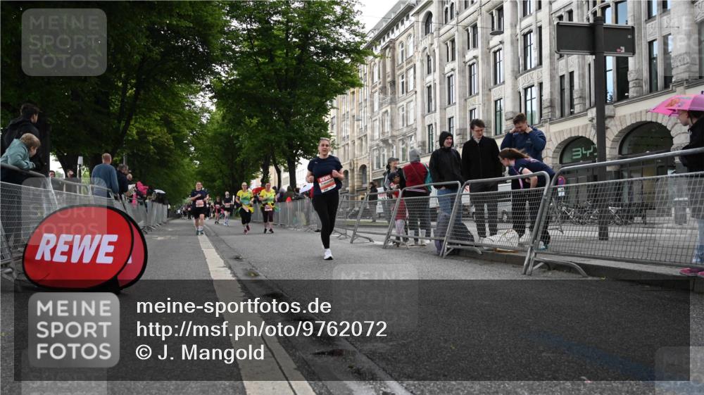14.06.2026 - REWE Women's Run J. Mangold http://msf.ph/oto/9762072 14.06.2026 11:07:32 Ziel 5065, 5114, 5327, 5423, 5752 meine-sportfotos.de