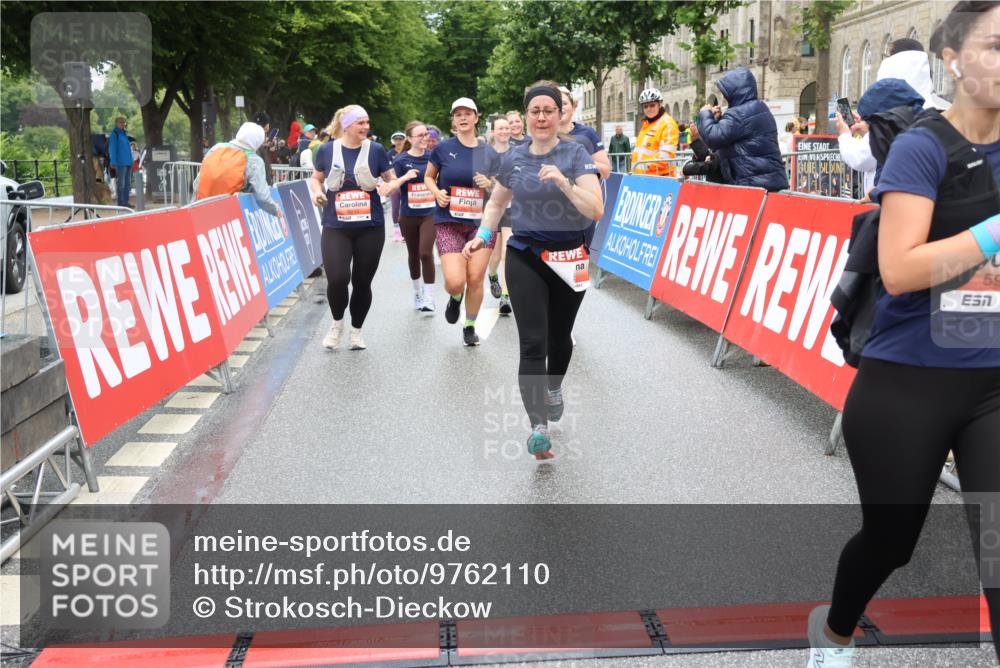 14.06.2026 - REWE Women's Run Strokosch-Dieckow http://msf.ph/oto/9762110 14.06.2026 11:13:31 Ziel 5365, 5383, 5537, 5564, 5645, 5678, 5726, 5936, 5955, 6033, 6059 meine-sportfotos.de