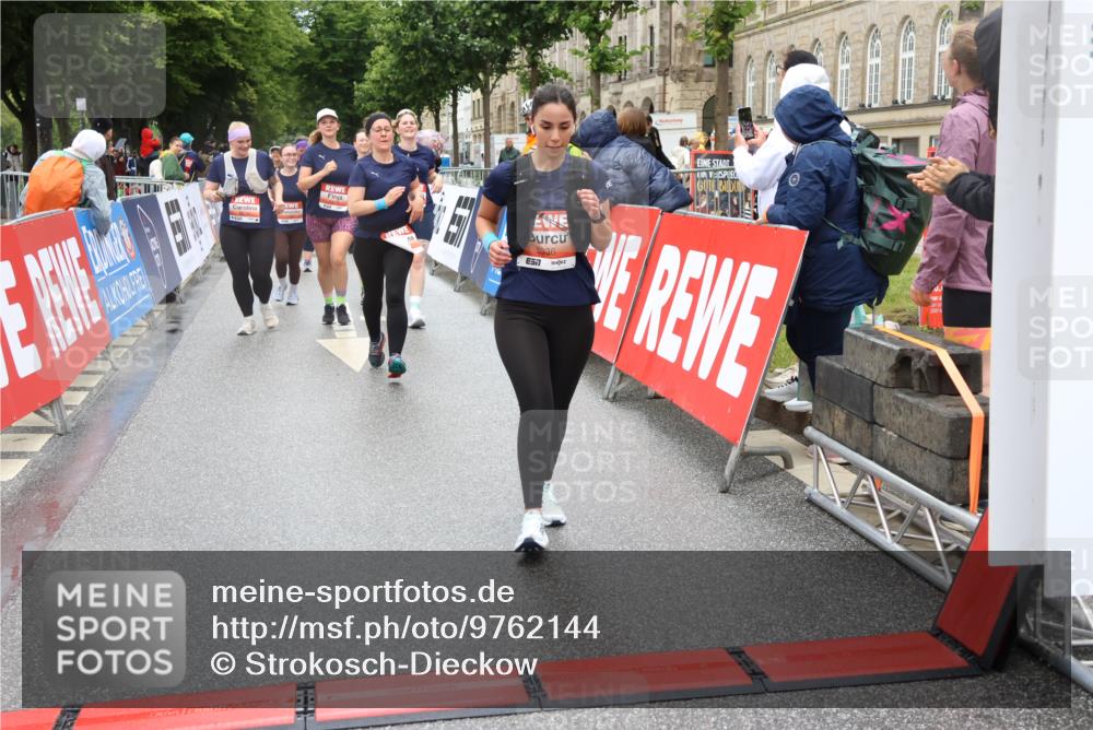 14.06.2026 - REWE Women's Run Strokosch-Dieckow http://msf.ph/oto/9762144 14.06.2026 11:13:30 Ziel 5365, 5383, 5537, 5564, 5645, 5678, 5726, 5936, 6033, 6059 meine-sportfotos.de