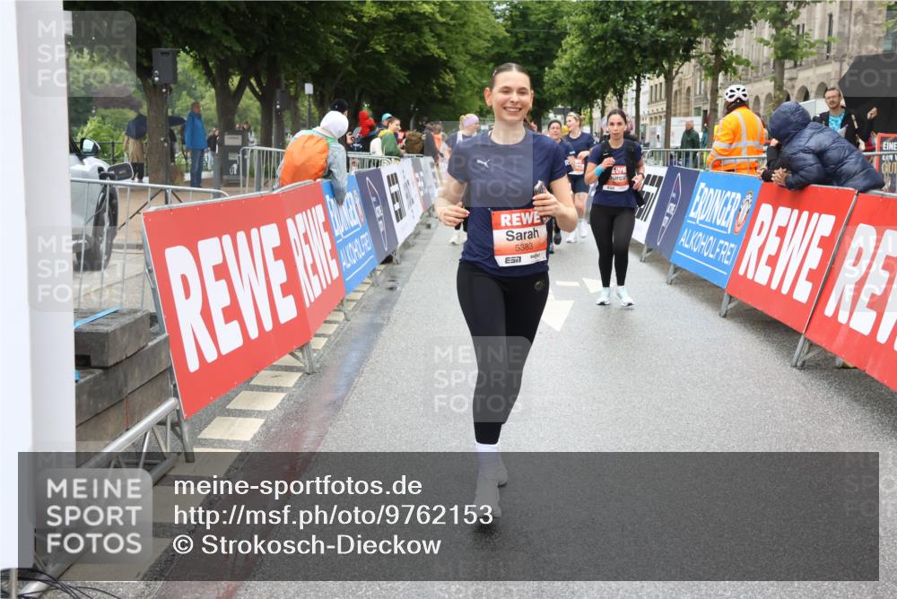 14.06.2026 - REWE Women's Run Strokosch-Dieckow http://msf.ph/oto/9762153 14.06.2026 11:13:27 Ziel 5299, 5365, 5383, 5426, 5726, 5936 meine-sportfotos.de