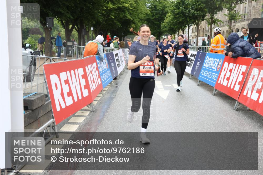 14.06.2026 - REWE Women's Run Strokosch-Dieckow http://msf.ph/oto/9762186 14.06.2026 11:13:27 Ziel 5299, 5365, 5383, 5426, 5726, 5936 meine-sportfotos.de