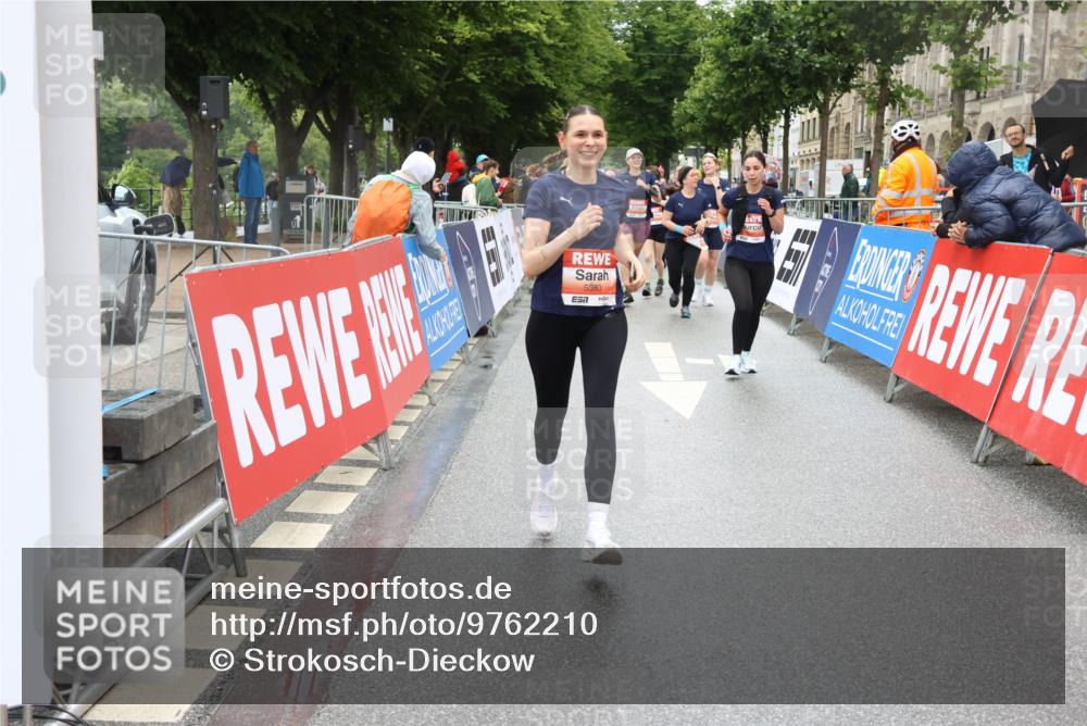 14.06.2026 - REWE Women's Run Strokosch-Dieckow http://msf.ph/oto/9762210 14.06.2026 11:13:27 Ziel 5299, 5365, 5383, 5426, 5726, 5936 meine-sportfotos.de