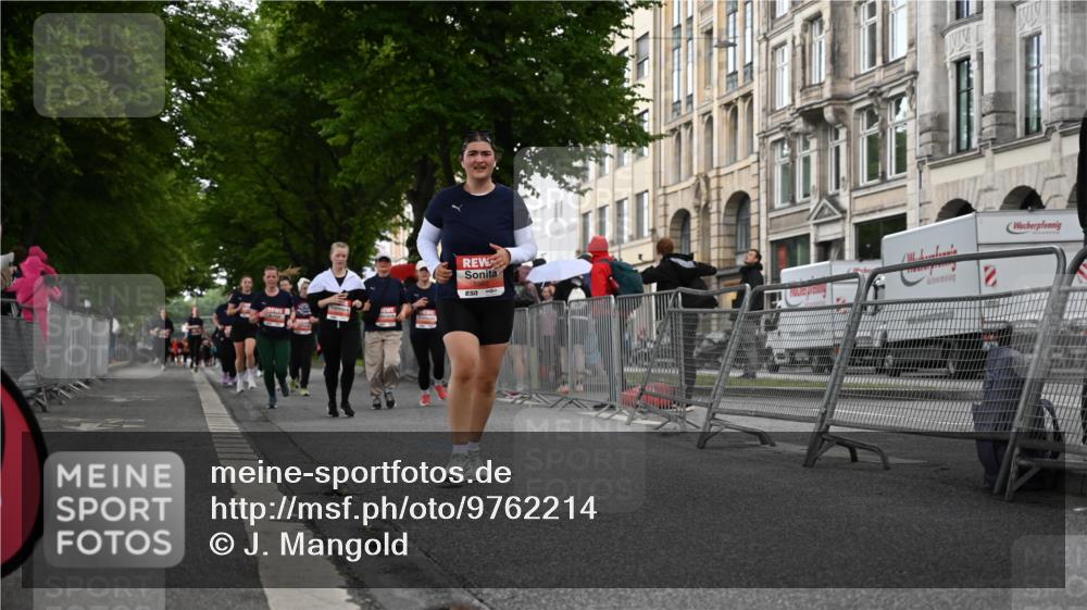 14.06.2026 - REWE Women's Run J. Mangold http://msf.ph/oto/9762214 14.06.2026 11:08:04 Ziel 5296, 5411, 5459, 5875, 5900, 5931 meine-sportfotos.de
