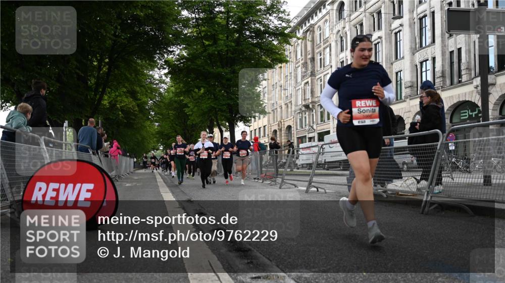 14.06.2026 - REWE Women's Run J. Mangold http://msf.ph/oto/9762229 14.06.2026 11:08:06 Ziel 5296, 5414, 5459, 5875, 5900, 5931 meine-sportfotos.de