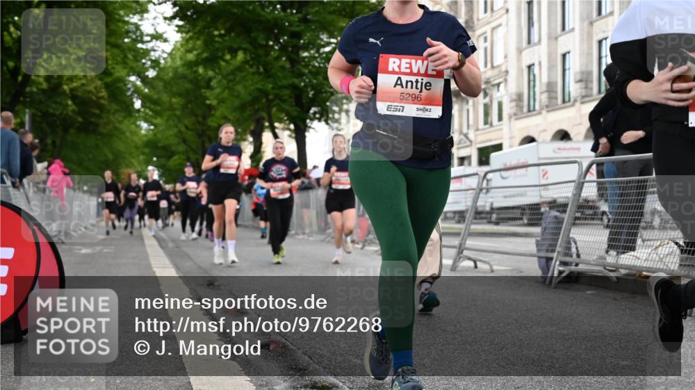 14.06.2026 - REWE Women's Run J. Mangold http://msf.ph/oto/9762268 14.06.2026 11:08:10 Ziel 5175, 5224, 5296, 5414, 5459, 5596, 5851, 5852, 5875, 5900, 5931, 5949, 5994 meine-sportfotos.de