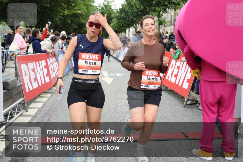 14.06.2026 - REWE Women's Run Strokosch-Dieckow http://msf.ph/oto/9762270 14.06.2026 10:58:15 Ziel 5047, 5113, 5505, 5581, 5604, 5661, 5679, 5686, 5729 meine-sportfotos.de