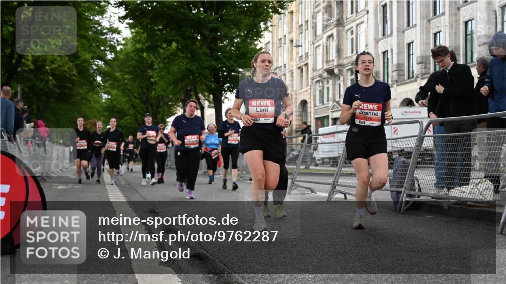 14.06.2026 - REWE Women's Run J. Mangold http://msf.ph/oto/9762287 14.06.2026 11:08:12 Ziel 5175, 5224, 5232, 5235, 5296, 5414, 5459, 5596, 5851, 5852, 5875, 5931, 5949, 5994 meine-sportfotos.de
