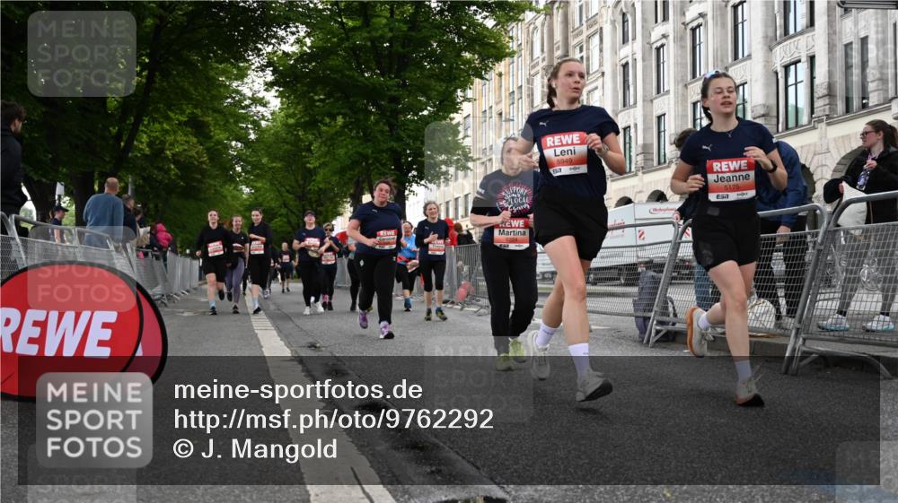14.06.2026 - REWE Women's Run J. Mangold http://msf.ph/oto/9762292 14.06.2026 11:08:13 Ziel 5175, 5224, 5232, 5235, 5296, 5413, 5414, 5459, 5596, 5614, 5779, 5851, 5852, 5875, 5931, 5949, 5994 meine-sportfotos.de