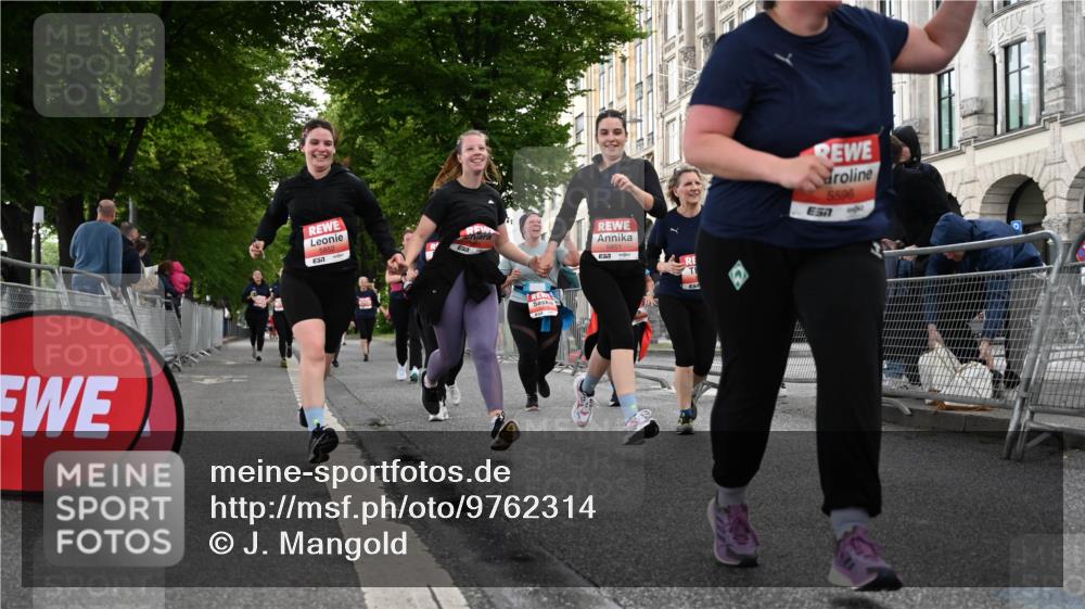 14.06.2026 - REWE Women's Run J. Mangold http://msf.ph/oto/9762314 14.06.2026 11:08:16 Ziel 5175, 5224, 5232, 5235, 5318, 5413, 5596, 5614, 5779, 5851, 5852, 5949, 5994 meine-sportfotos.de