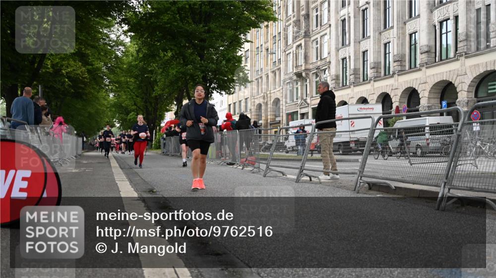 14.06.2026 - REWE Women's Run J. Mangold http://msf.ph/oto/9762516 14.06.2026 11:08:54 Ziel 5037, 5259, 5600, 5681, 5732, 5927 meine-sportfotos.de