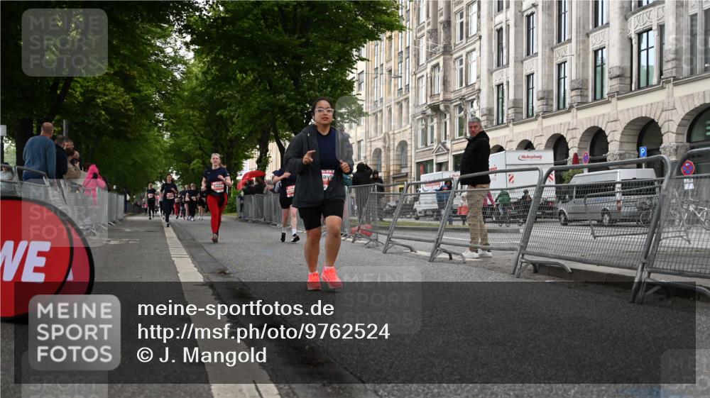 14.06.2026 - REWE Women's Run J. Mangold http://msf.ph/oto/9762524 14.06.2026 11:08:55 Ziel 5037, 5259, 5600, 5681, 5732, 5927 meine-sportfotos.de