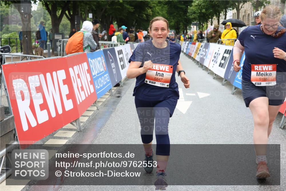 14.06.2026 - REWE Women's Run Strokosch-Dieckow http://msf.ph/oto/9762553 14.06.2026 11:12:59 Ziel 5155, 5205, 5847, 6052 meine-sportfotos.de