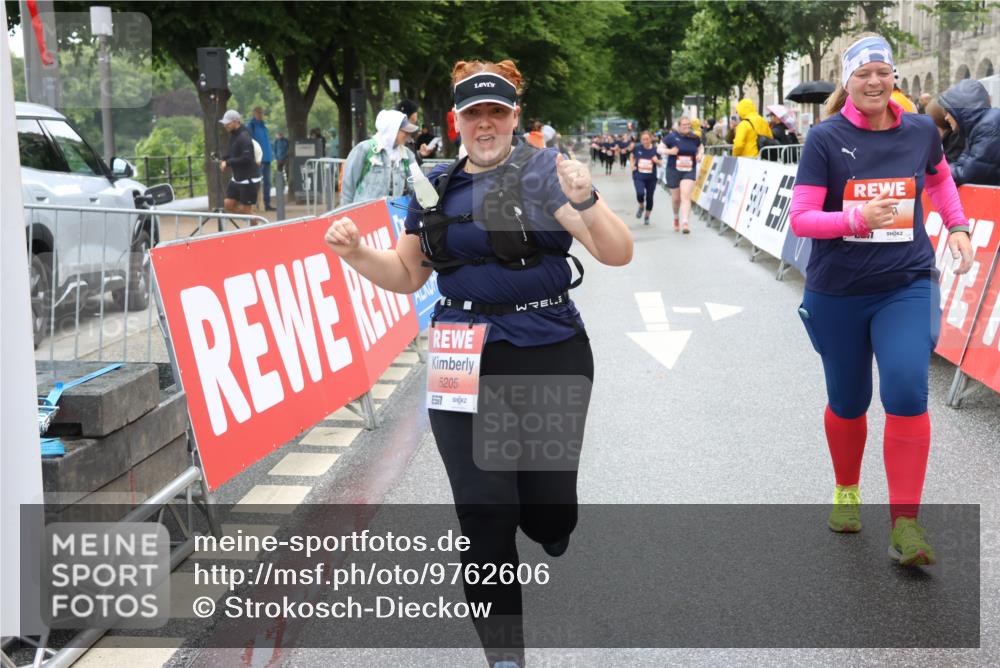 14.06.2026 - REWE Women's Run Strokosch-Dieckow http://msf.ph/oto/9762606 14.06.2026 11:12:52 Ziel 5009, 5088, 5089, 5090, 5191, 5205, 5325, 5785, 6052 meine-sportfotos.de