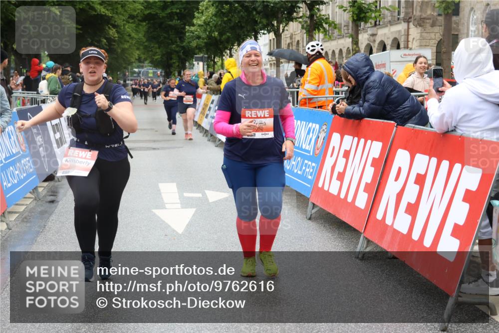 14.06.2026 - REWE Women's Run Strokosch-Dieckow http://msf.ph/oto/9762616 14.06.2026 11:12:51 Ziel 5009, 5088, 5089, 5090, 5191, 5205, 5325, 5785, 6052 meine-sportfotos.de