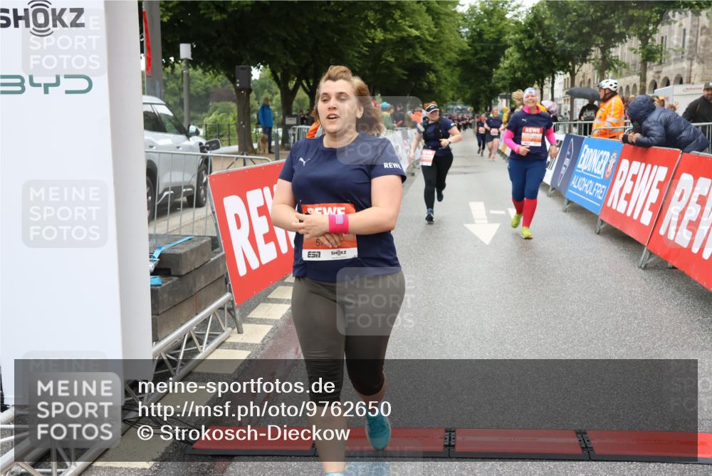 14.06.2026 - REWE Women's Run Strokosch-Dieckow http://msf.ph/oto/9762650 14.06.2026 11:12:50 Ziel 5009, 5088, 5089, 5090, 5100, 5191, 5205, 5325, 5612, 5785, 6052 meine-sportfotos.de