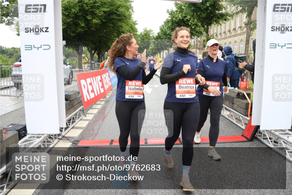 14.06.2026 - REWE Women's Run Strokosch-Dieckow http://msf.ph/oto/9762683 14.06.2026 11:12:46 Ziel 5009, 5088, 5089, 5090, 5100, 5191, 5325, 5555, 5612, 5671, 5785 meine-sportfotos.de