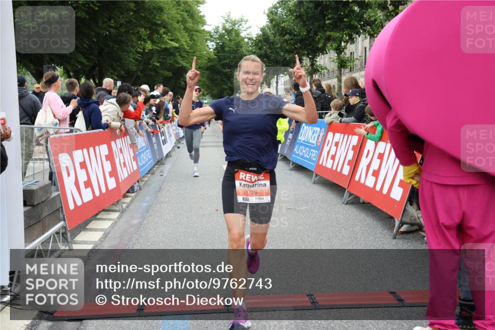 14.06.2026 - REWE Women's Run Strokosch-Dieckow http://msf.ph/oto/9762743 14.06.2026 10:58:09 Ziel 5047, 5132, 5581, 5661, 5686, 5729 meine-sportfotos.de