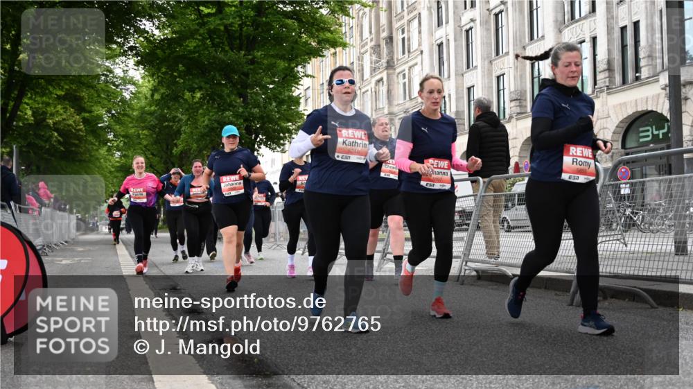 14.06.2026 - REWE Women's Run J. Mangold http://msf.ph/oto/9762765 14.06.2026 11:09:32 Ziel 5060, 5061, 5063, 5145, 5197, 5246, 5472, 5559, 5770, 5855, 5902, 5926 meine-sportfotos.de