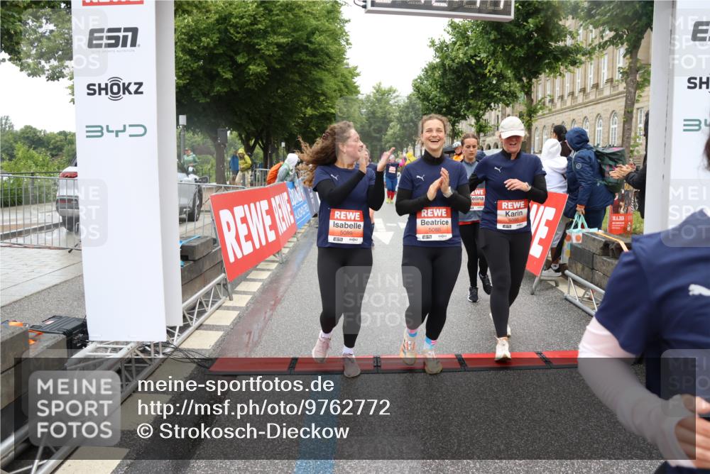 14.06.2026 - REWE Women's Run Strokosch-Dieckow http://msf.ph/oto/9762772 14.06.2026 11:12:46 Ziel 5009, 5088, 5089, 5090, 5100, 5191, 5325, 5555, 5612, 5671, 5785 meine-sportfotos.de