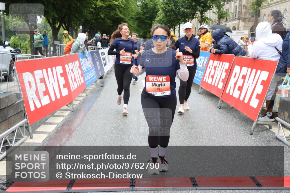 14.06.2026 - REWE Women's Run Strokosch-Dieckow http://msf.ph/oto/9762790 14.06.2026 11:12:44 Ziel 5009, 5088, 5089, 5090, 5097, 5100, 5105, 5191, 5325, 5555, 5612, 5658, 5671, 5959 meine-sportfotos.de