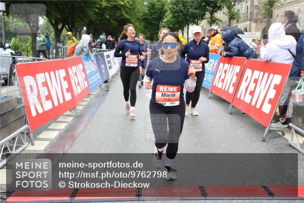 14.06.2026 - REWE Women's Run Strokosch-Dieckow http://msf.ph/oto/9762798 14.06.2026 11:12:44 Ziel 5009, 5088, 5089, 5090, 5097, 5100, 5105, 5191, 5325, 5555, 5612, 5658, 5671, 5959 meine-sportfotos.de