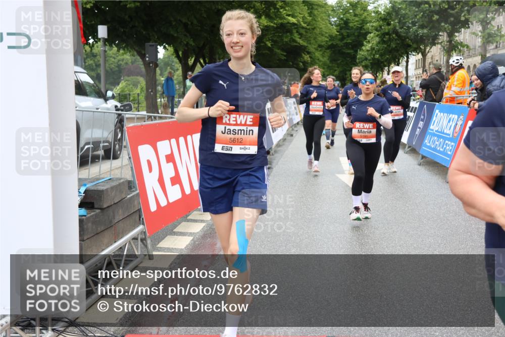14.06.2026 - REWE Women's Run Strokosch-Dieckow http://msf.ph/oto/9762832 14.06.2026 11:12:42 Ziel 5009, 5088, 5089, 5090, 5097, 5100, 5105, 5191, 5302, 5555, 5612, 5658, 5671, 5959 meine-sportfotos.de