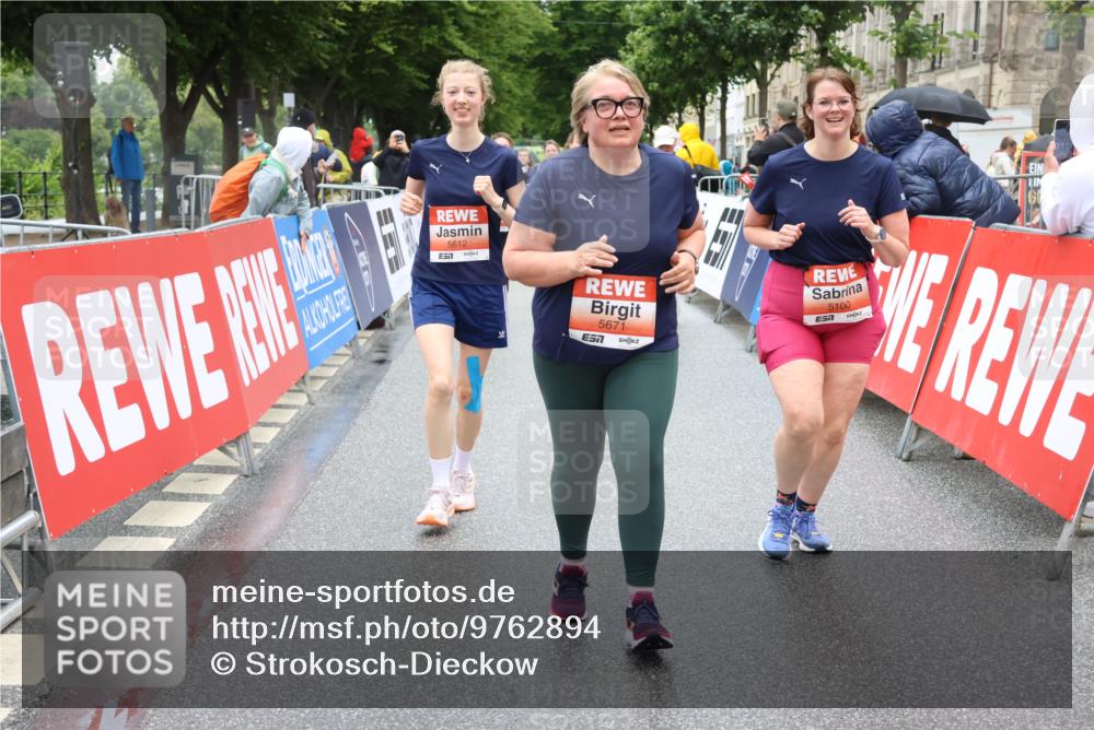 14.06.2026 - REWE Women's Run Strokosch-Dieckow http://msf.ph/oto/9762894 14.06.2026 11:12:41 Ziel 5088, 5089, 5097, 5100, 5105, 5191, 5302, 5555, 5612, 5658, 5671, 5959 meine-sportfotos.de