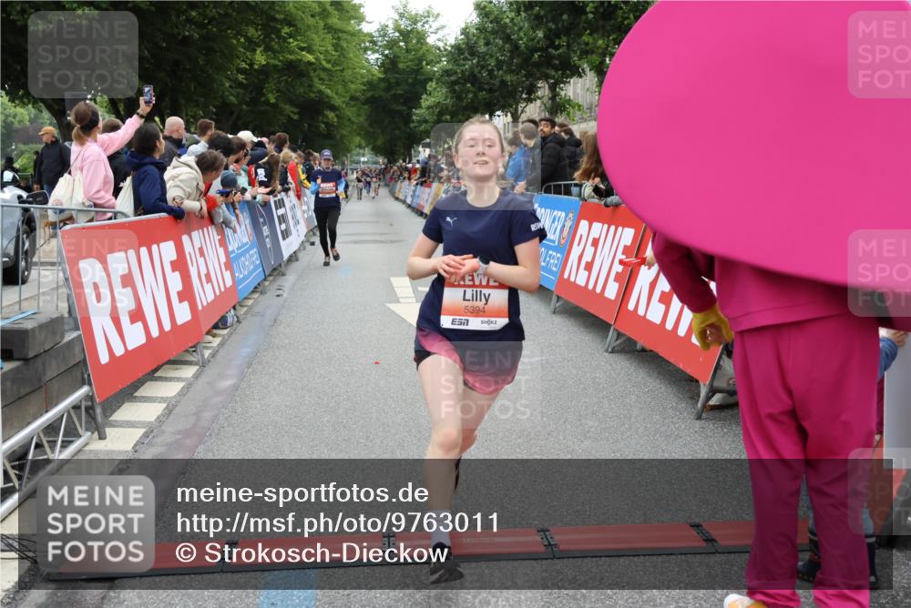14.06.2026 - REWE Women's Run Strokosch-Dieckow http://msf.ph/oto/9763011 14.06.2026 10:57:49 Ziel 5280, 5394, 5396, 5598, 5904, 5905 meine-sportfotos.de