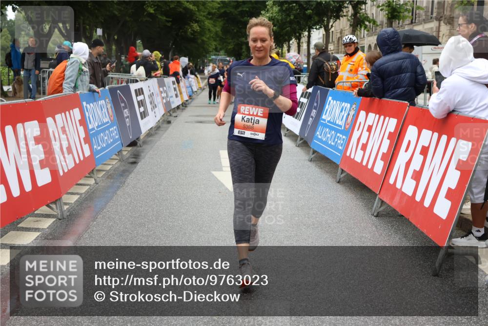 14.06.2026 - REWE Women's Run Strokosch-Dieckow http://msf.ph/oto/9763023 14.06.2026 11:12:23 Ziel 5388, 5602 meine-sportfotos.de