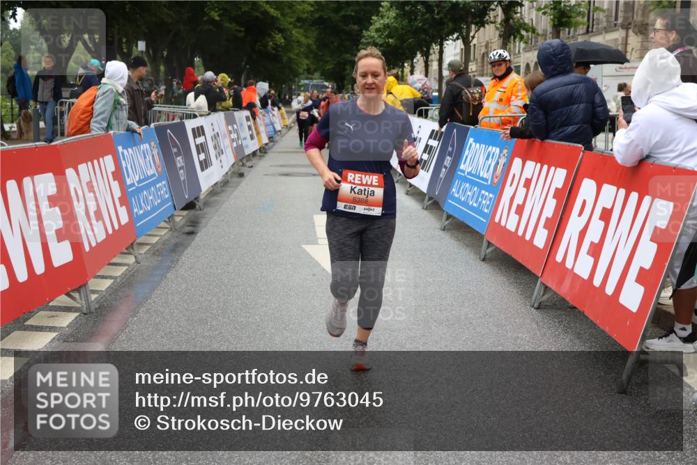 14.06.2026 - REWE Women's Run Strokosch-Dieckow http://msf.ph/oto/9763045 14.06.2026 11:12:23 Ziel 5388, 5602 meine-sportfotos.de