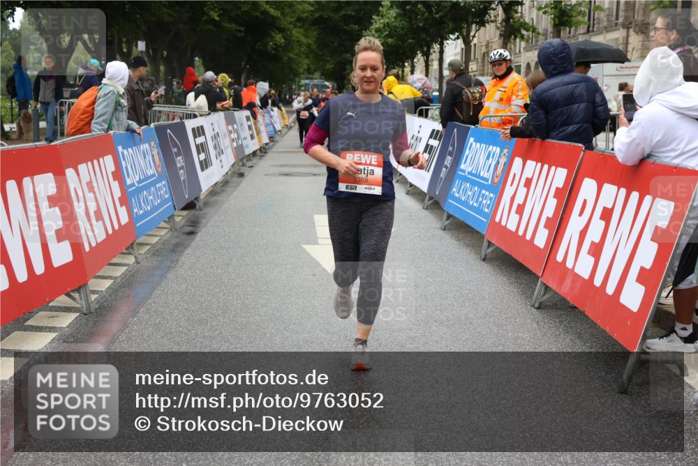 14.06.2026 - REWE Women's Run Strokosch-Dieckow http://msf.ph/oto/9763052 14.06.2026 11:12:23 Ziel 5388, 5602 meine-sportfotos.de
