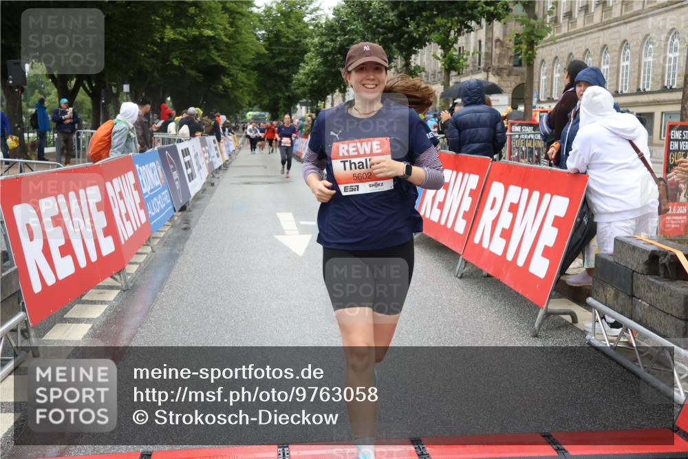 14.06.2026 - REWE Women's Run Strokosch-Dieckow http://msf.ph/oto/9763058 14.06.2026 11:12:16 Ziel 5159, 5215, 5400, 5401, 5602, 5922 meine-sportfotos.de