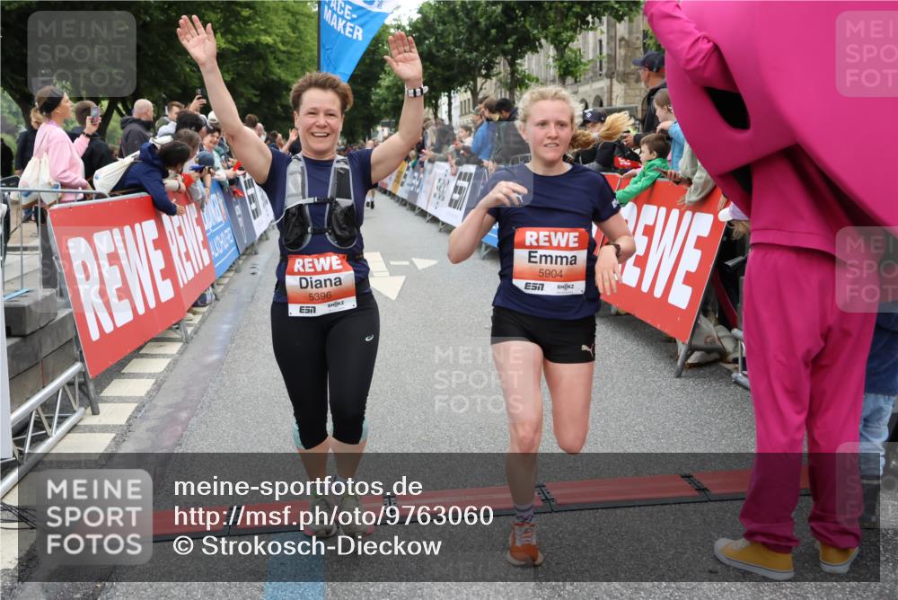 14.06.2026 - REWE Women's Run Strokosch-Dieckow http://msf.ph/oto/9763060 14.06.2026 10:57:44 Ziel 5202, 5255, 5280, 5381, 5396, 5712, 5778, 5904, 5905, 5924 meine-sportfotos.de
