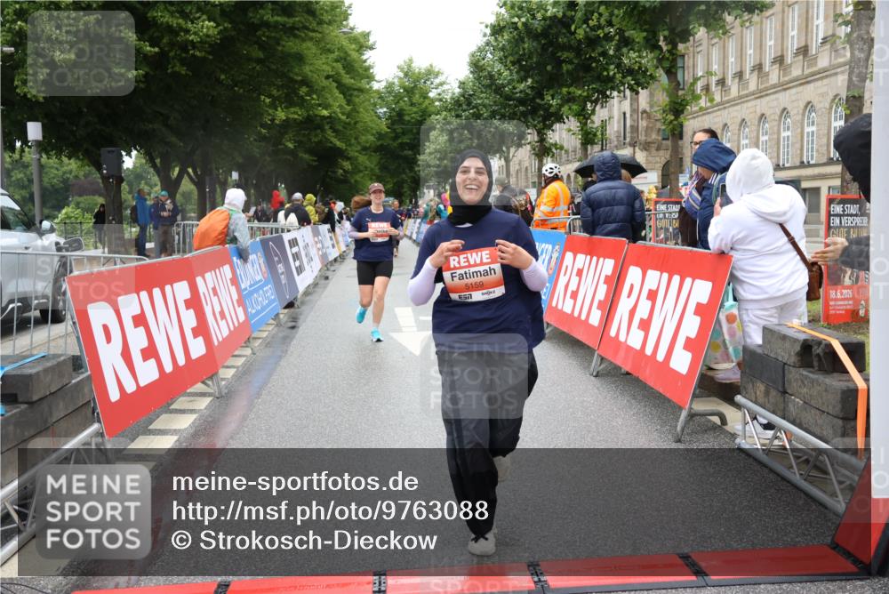 14.06.2026 - REWE Women's Run Strokosch-Dieckow http://msf.ph/oto/9763088 14.06.2026 11:12:14 Ziel 5159, 5215, 5400, 5401, 5602, 5922 meine-sportfotos.de