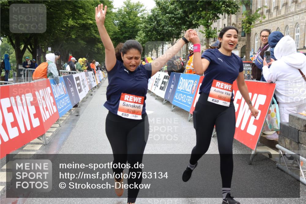 14.06.2026 - REWE Women's Run Strokosch-Dieckow http://msf.ph/oto/9763134 14.06.2026 11:12:11 Ziel 5159, 5215, 5362, 5400, 5401, 5922 meine-sportfotos.de