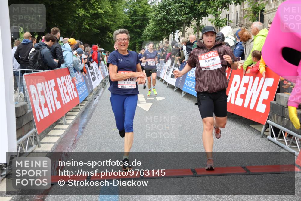14.06.2026 - REWE Women's Run Strokosch-Dieckow http://msf.ph/oto/9763145 14.06.2026 09:50:48 Ziel 10192, 11105, 11146, 11207, 11245, 11396 meine-sportfotos.de