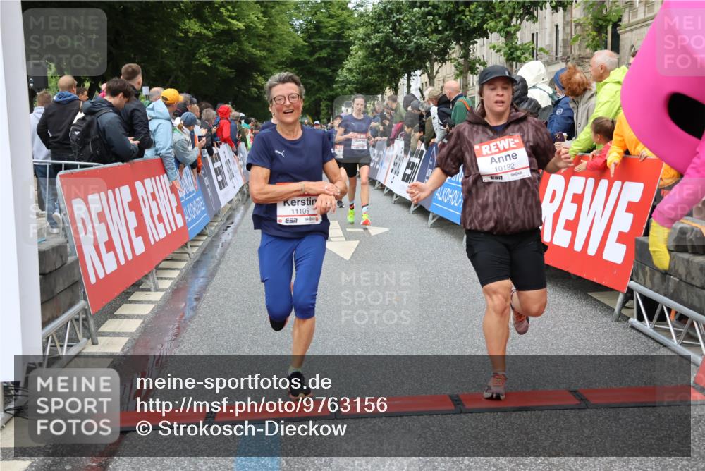 14.06.2026 - REWE Women's Run Strokosch-Dieckow http://msf.ph/oto/9763156 14.06.2026 09:50:48 Ziel 10192, 11105, 11146, 11207, 11245, 11396 meine-sportfotos.de