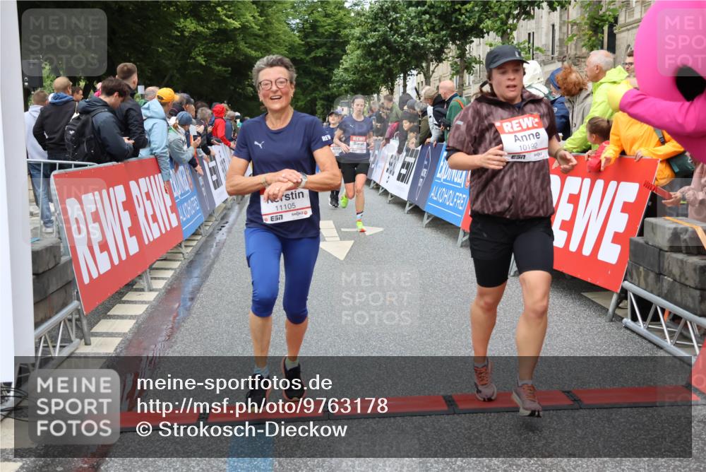 14.06.2026 - REWE Women's Run Strokosch-Dieckow http://msf.ph/oto/9763178 14.06.2026 09:50:48 Ziel 10192, 11105, 11146, 11207, 11245, 11396 meine-sportfotos.de